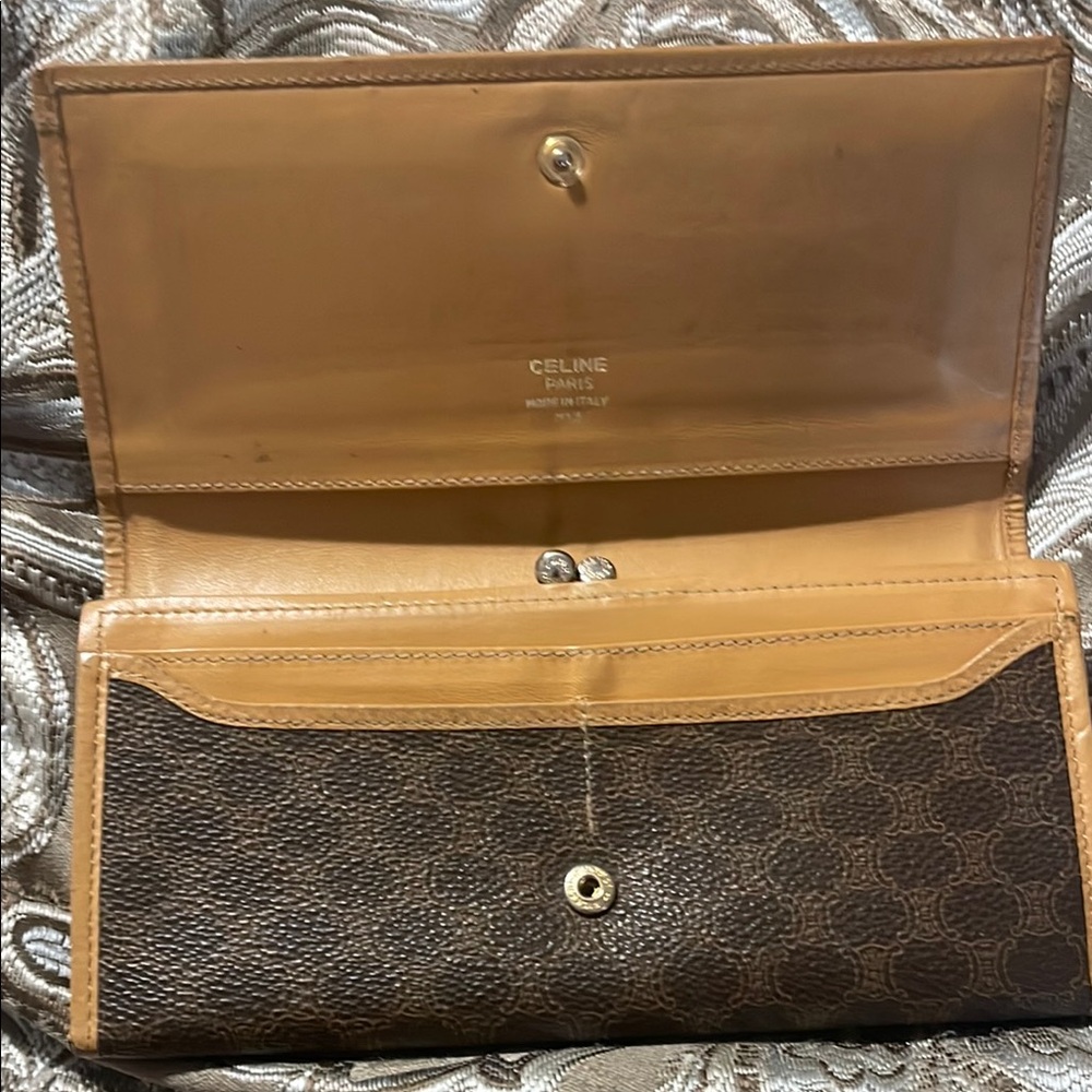 Celine Brown Monogram Wallet with Elegant Leather Trim - Picture 3 of 6